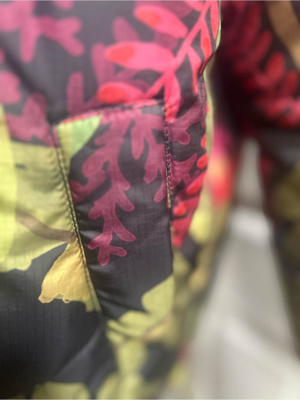 Farm Rio Tropical Rauti Metallic Reversible Quilted Floral Print Puffer Jacket - Picture 4 of 12